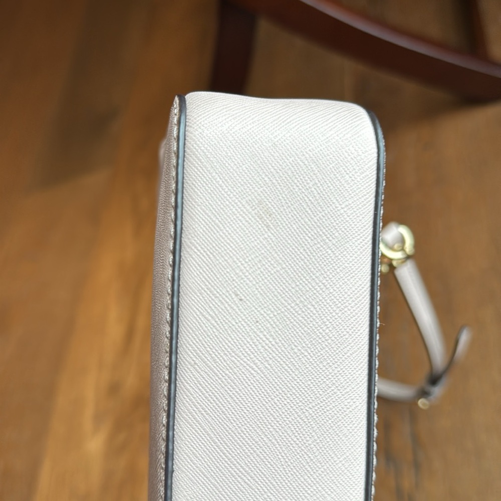 Micheal Kors - Large Leather Jet Set East West Crossbody in Soft Pink/Gold - Picture 9 of 9